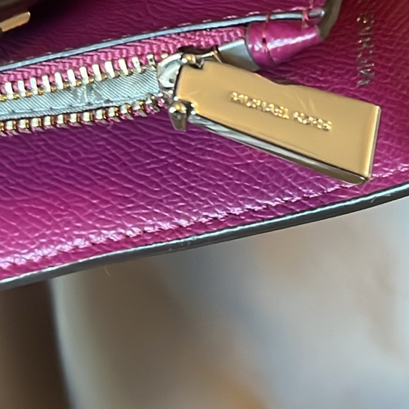 Michael Kors magenta pink color Saffiano leather wallet GUC - Picture 9 of 9